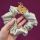 Saténová scrunchie gumička - stříbrná