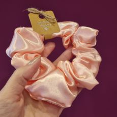 Saténová scrunchie gumička - meruňková