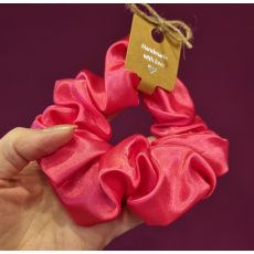Saténová scrunchie gumička - sytě růžová