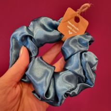 Saténová scrunchie gumička - petrolejová