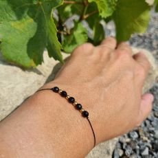 Náramek ONYX šňůrkový 4mm GOLD