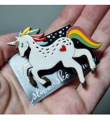 Brož dřevěná malovaná - jednorožec