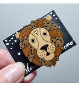 Brož dřevěná malovaná - lev