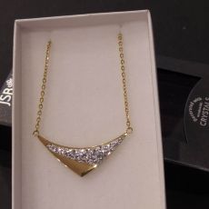Ocelový náhrdelník s krystaly Swarovski šipka zlatá