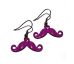 Náušnice přívěškové color - knírek fialový neon